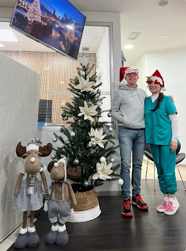 Equipo de Odontología Integrada celebrando la Navidad en la clínica